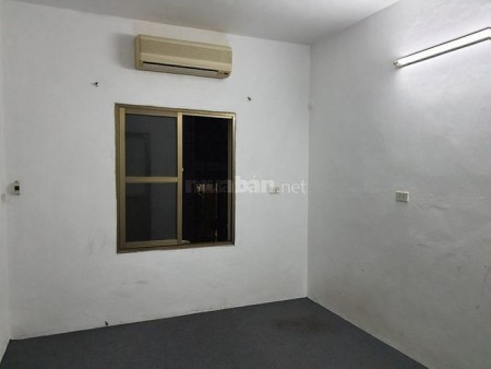 Cho thuê căn hộ tập thể tầng 3 khu Bộ ngoại thương, nghách 105 ngõ 88 phố Trần Quý Cáp, Văn Chương, Đống Đa, Hà Nôi.