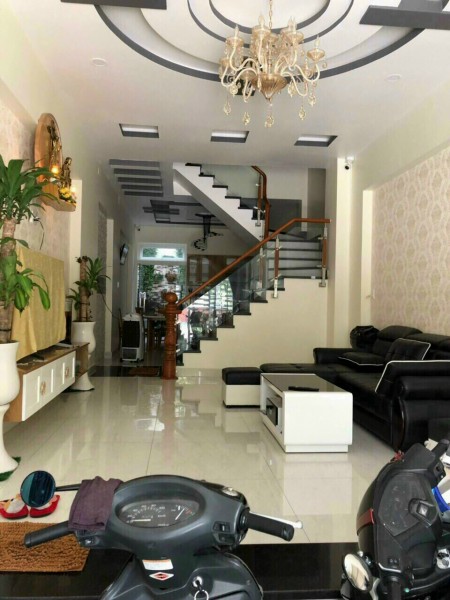 Nhà hẻm ô tô tránh, cạnh Sacombank Trường Chinh. Tân Bình. 7 tỷ
