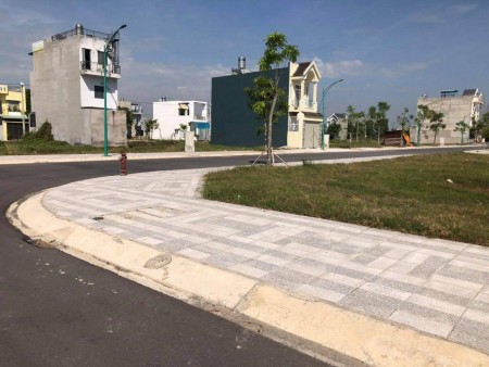 Bán gấp lô đất 90m2 gần LOTTE MART,MT đường Nguyễn Thị Thập,P.Tân Hưng,Q.7.Giá : 2.8ty/nền.XDTD