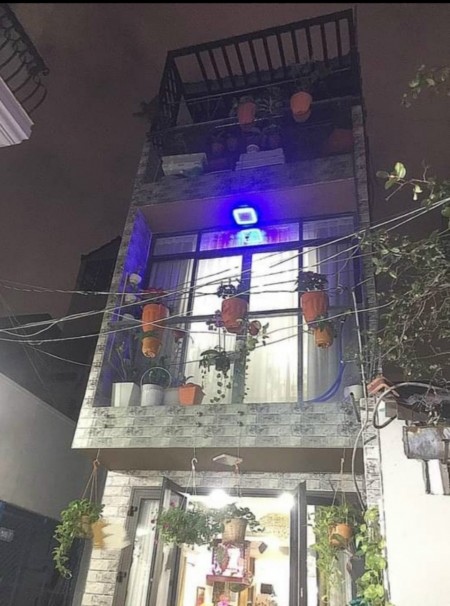 Nhà 2 lầu đường Trần Hưng Đạo, P. Cầu Kho, Q.1