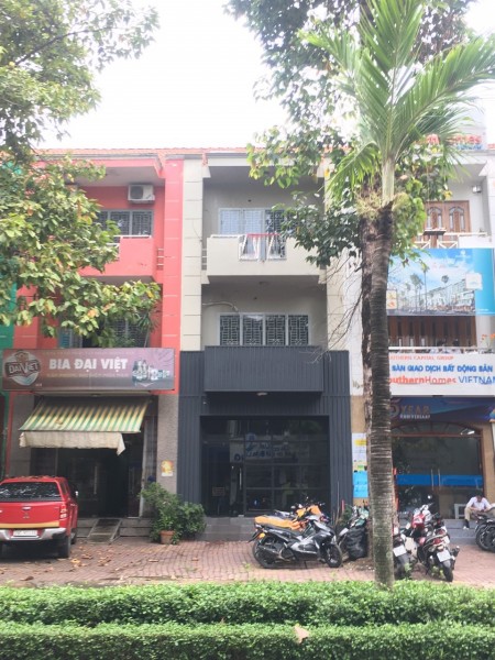 Nhà Mặt Tiền Đường Tân Quý. dt: 4 x 17. Nhà 2 lầu tiện KD