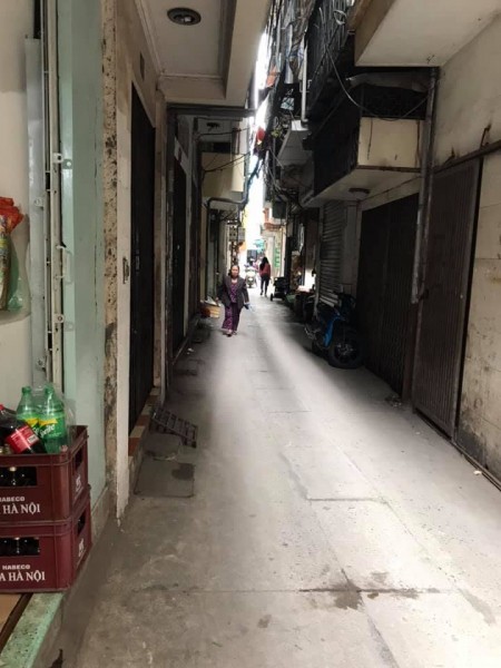 Bán nhà ngõ 678 Đê La Thành. Lô góc 3 mặt thoáng. Kinh doanh. Ô tô tránh 50m. giá chỉ 3 tỷ.
