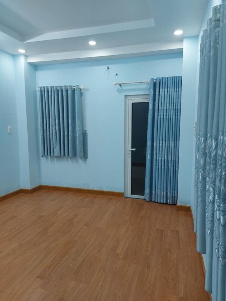 Bán gấp nhà HXH Lạc Long Quân P10 Tân Bình 65m2 giá rẻ chỉ 5 tỷ 8