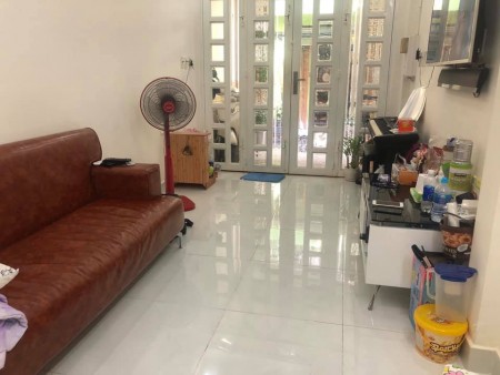 Bán nhà đường Nguyễn Trãi Quận 1, DT 30m, 2 tầng, Giá 4,1 tỷ.