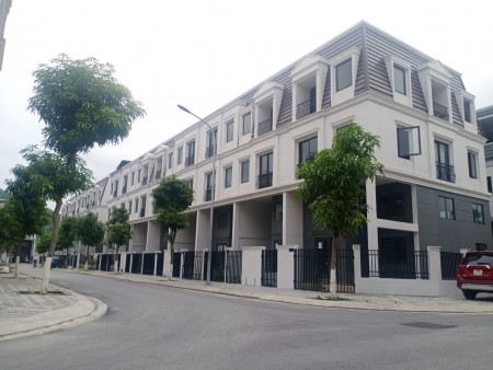 Chính chủ bán căn nhà phố view bể bơi tại Hạ Long