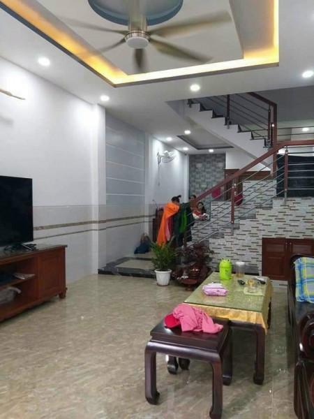 Bán nhà 3 tầng Nguyễn Văn Nghi Gò Vấp 4x16m chỉ 4 tỷ 3