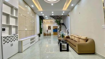 Nhà đường Ngô Quyền, Q10, ngang 4.3 (nở hậu 4.4), dài 10m, diện tích 44m2, Trung tâm Q10, giá 6.35 tỷ