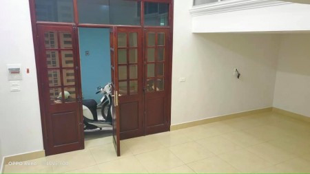 Bán Nhà Chính Chủ Ngọc Hà, Ba Đình dt 36m2 Ba Gác Tránh, giá 3,48 Tỷ. Sổ CC