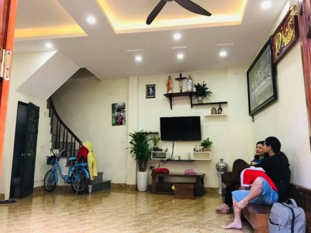 Nhỉnh 2 tỷ có nhà Đa Sĩ, 40m2x4T, mt 6m, tặng toàn bộ nội thất, nhà đẹp đón Tết