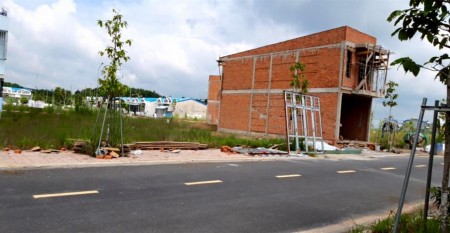 Tôi cần bán lô đất Lô đất 80m2 MT Tùng Thiện Vương, P11, Q8 sổ riêng, giá chỉ 2tỷ5