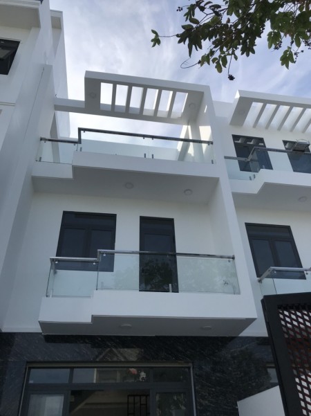 Mua nhà đón Tết, giá rẻ bất ngờ, quà tặng tuyệt vời