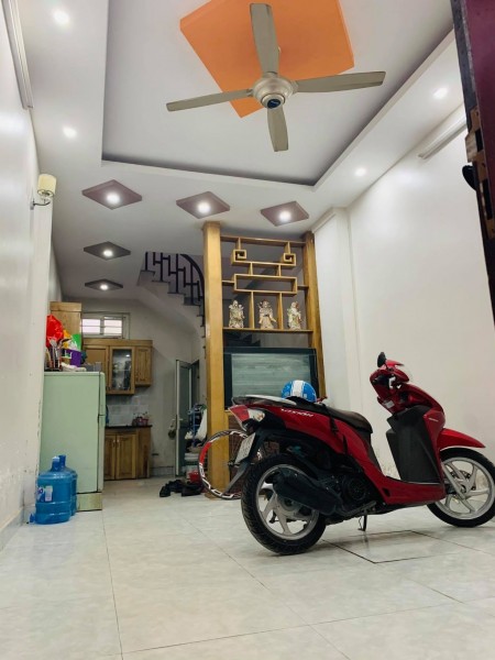 Bán Nhà Quận 10, diện tích 43m2, 4 tầng, giá chỉ 4 tỷ 950 - Sát hẻm xe hơi.