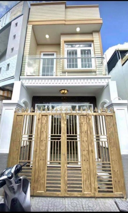 Cần bán căn nhà gần chợ Hưng Long, SHR
