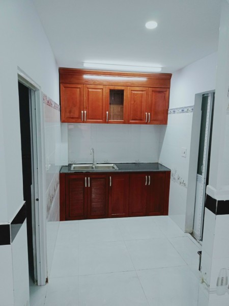 Nhà đẹp hẻm xe tải Lạc Long Quân chỉ 5 tỷ