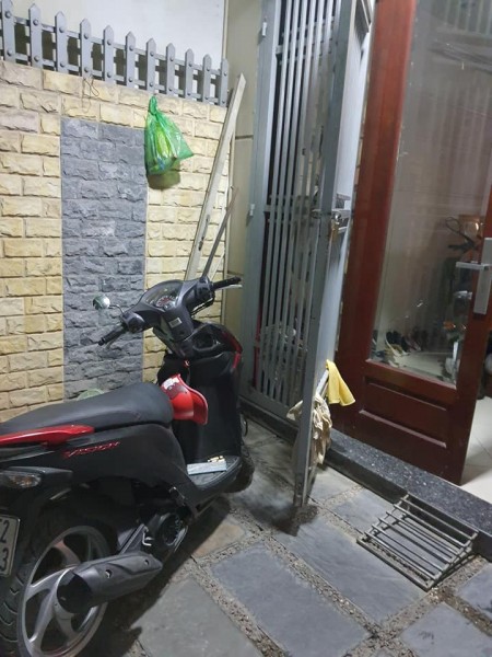 Bán nhà 768 Đường Láng. Siêu hiếm Kinh doanh. cách phố 20m. diện tích 60m2. Giá 6.3 tỷ.