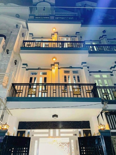 Bán nhà Huỳnh Tấn Phát, 1 trệt 2 lầu sân thượng. Giá chỉ 4 tỷ 5, DTSD 200M2