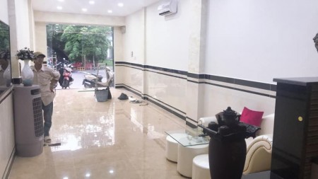 Chỉ nhỉnh 6 tỷ xe hơi ngủ trong nhà, đường Lạc Long Quân, P14, Tân Bình, 49m
