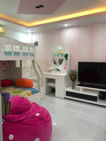 Nhà sát mặt tiền Trần Bình Trọng, Quận 10dt 4x8m 2 tầng chỉ 3 tỷ 950 Phạm Hương