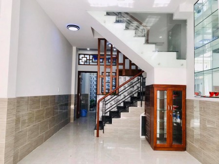 Bán nhà gần mặt tiền Lê Hồng Phong, Quận 10 – 4x9,5m – chỉ 4 tỷ 950 – Phạm Hương