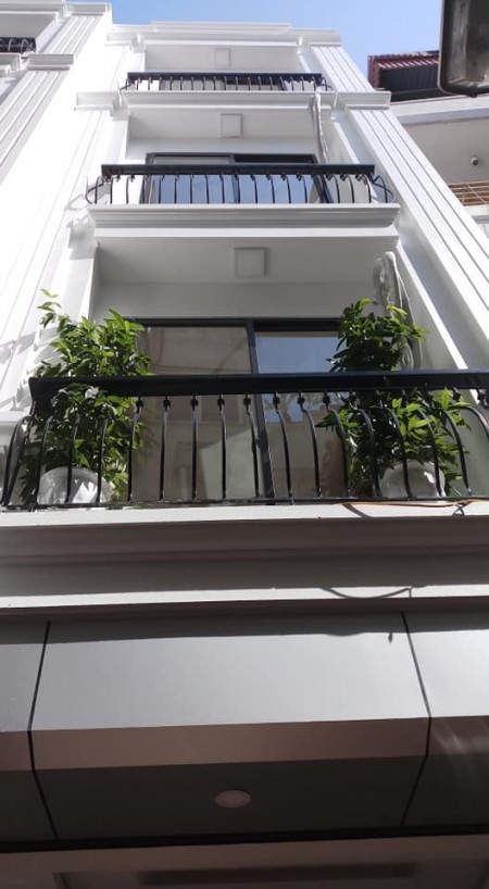 Bán nhà Hoàng Diệu q4, hẻm xe hơi, rẻ nhất Q4 không thể rẻ hơn, dt 40 m2 gia 3.750 tỷ