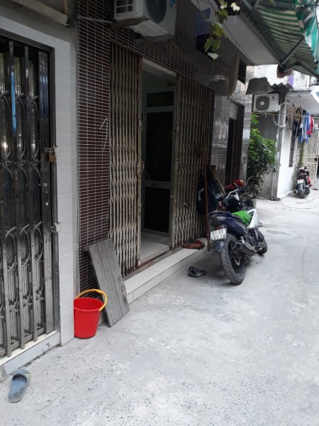 Cho thuê căn hộ tập thể tầng 1 tại số 328 Nguyễn Trãi, Phường Thanh Xuân Trung, Quận Thanh Xuân, Hà Nội