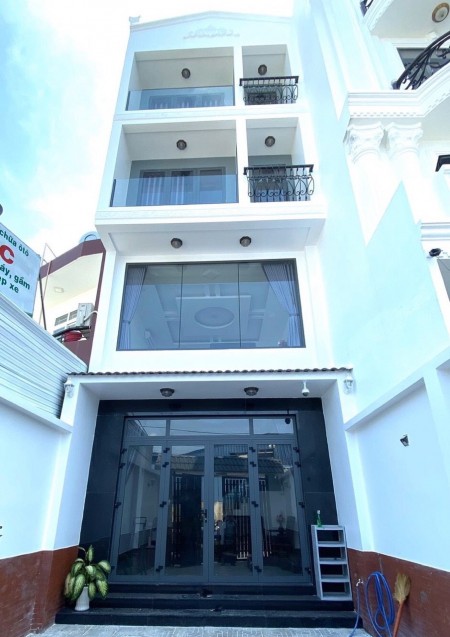 Bán căn nhà cao cấp quốc lộ 13 Hiệp Bình Phước quận Thủ Đức ngay khu trung tâm