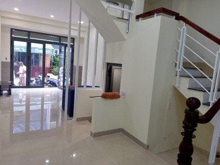 Bán nhà 2 lầu mặt tiền đường số phường Tân Phú quận 7
