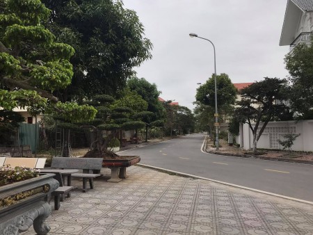 Bán biệt thự Trường An, TP Hải Dương, 250m2, mt 12.5m, vị trí cực đẹp, giá tốt