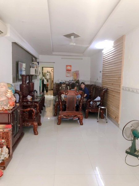 Nhà Hùng Vương – Quận 10, 45m2, Hẻm 4m Xe Hơi Đỗ Cửa giá chỉ 6,5 tỷ.