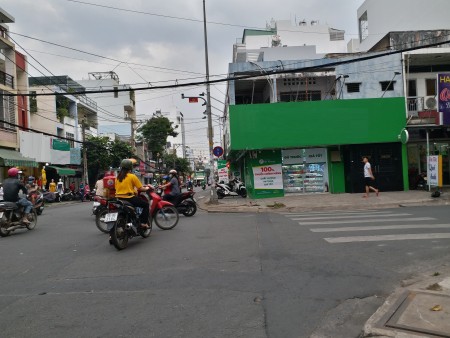 Nhà cho thuê góc 2MT cộng hoà, nhà đẹp trống suốt. DT: 5.5 x 16