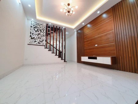 Siêu Hiếm! Nhà cạnh hồ Hoàng Cầu, ở ngay DT 45 m2x4T, MT 5m Giá 4tỷ