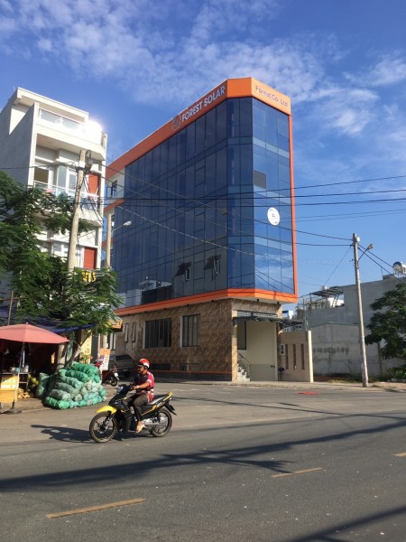 Tuyến đ. kd tấp nập - dt: 4 x 19 - 2MT Cộng Hòa . Nhà 5 lầu