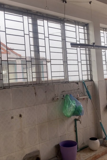 Nhà ngõ 445 Lạc Long Quân Hà Nội, liên lạc trực tiếp tôi chủ nhà, giá phù hợp cho anh chị ở luôn