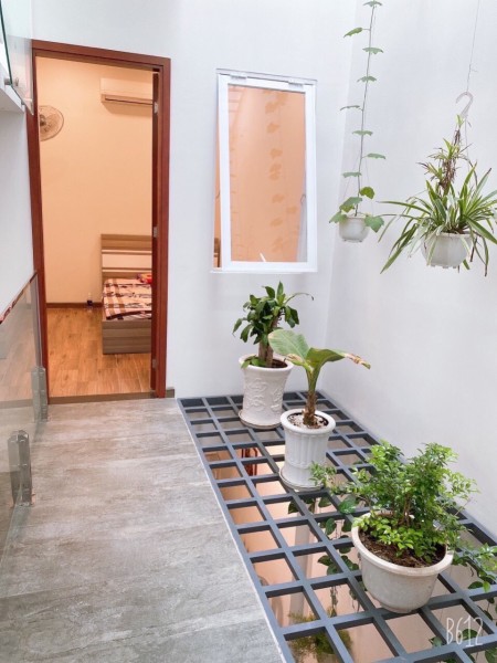 Bán nhà Lạc Long Quận, hẻm nhựa 7m, 3 tầng, nhà mới đẹp, kinh doanh, 6.4 tỷ.