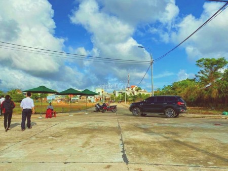 Bán vài lô ngoại giao giá tốt gần bến xe Đức Long, đầu tư quá tốt !