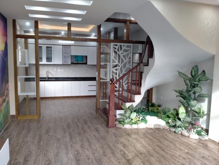 LẠC LONG QUÂN, gara ôtô, ô tô tránh, kinh doanh vip, đắc địa, 79Mx4T. 9.7 tỷ