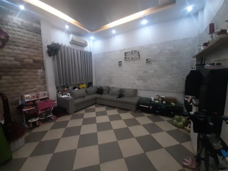 Bán nhà Phố Nguyễn Thái Học, Q. Hoàn Kiếm DT 35m2x5 tầng. LH: 0846 282 986.