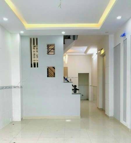 Nhà 4 tầng xe hơi đỗ cửa, CMT8, P.4, Tân Bình. 5,6 tỷ