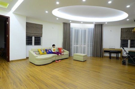 Cho thuê Chung cư 107 Nguyễn Chí Thanh 3 ngủ 115m2 cơ bản 11 triệu. Lh 0377983070
