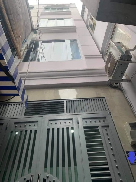 Cần bán gấp 65m2 CHDV 4 tầng đường CMT8, Quận 10, thu nhập 45 tr/tháng