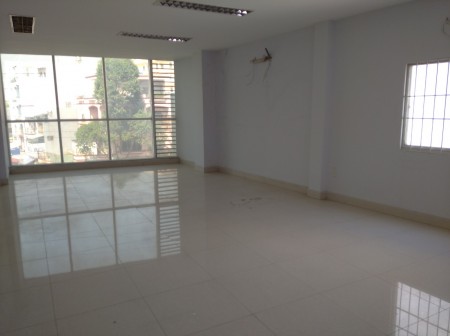 Cho nhà nguyên căn làm văn phòng, ngay mặt tiền Kinh Dương Vương
