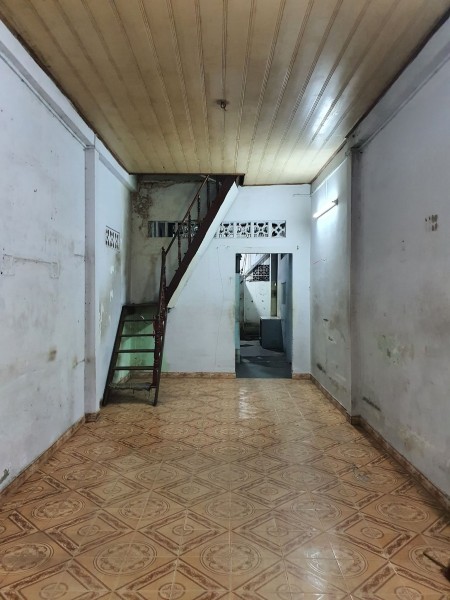 Nhà Quận 11, hẻm xe hơi Lạc Long Quân 73m2, 2 tầng giá chỉ 5.2 tỷ