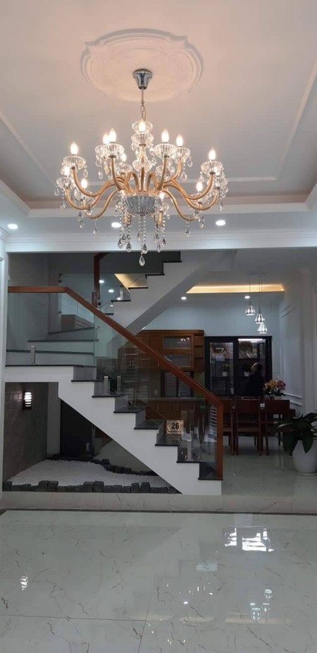Bán gấp nhà đẹp Ngô Gia Tự, Long Biên, 58m2, 5 tầng, Mt 4.5m phân lô, nhà mới, dân xây, ô tô vào nhà, 6 PN
