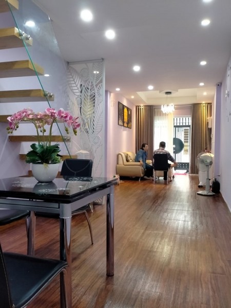 BÁN GẤP NHÀ CỰC XINH HẺM LÊ HỒNG PHONG TT Q10, 54m2 (3x18) 2 TẦNG GIÁ 6.5 TỶ, FULL NỘI THẤT