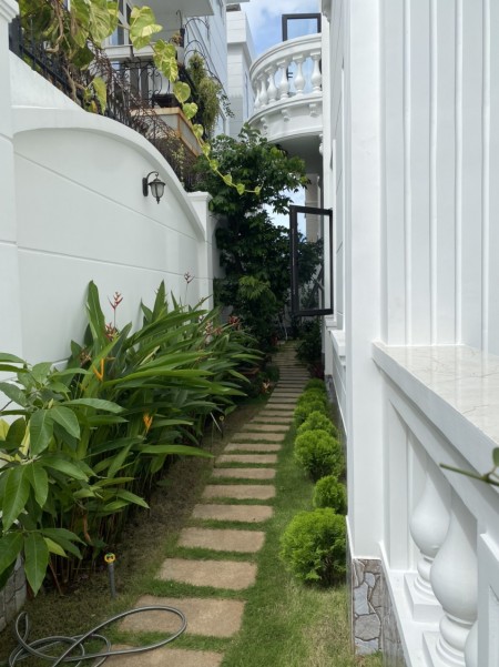 Bán biệt thự mặt tiền đường Ông Ích Khiêm, phường 9