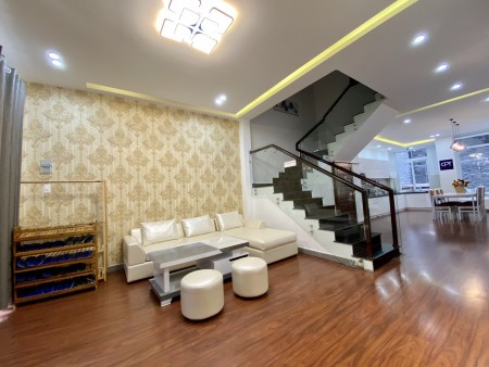 Nhà đẹp kinh doanh homestay ngay bến xe Đà Lạt giá yêu thương 7.2 tỷ (DTSD ~ 250m2)