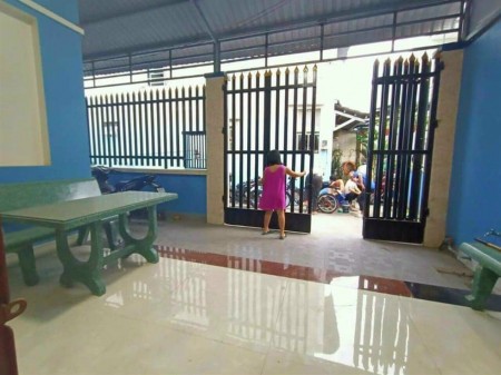 Bán nhà 1 trệt 1 lầu 70m2 hoàn công TT Thuận An, sân xe hơi, SHR, tặng nội thất