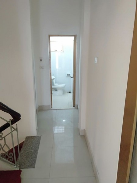 Bán nhà ngõ 285 Đội Cấn Ba Đình. Nhà đẹp về ở ngay. DT 45m2 giá chỉ 4.5 tỷ.
