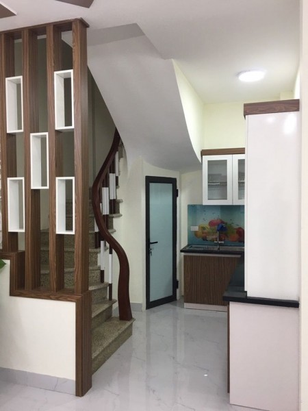 CẦN BÁN nhà Lạc Long Quân, Trích Sài, Tây Hồ, 30m2,5T chỉ vài bước ra hồ Tây cực thoáng mát giá chỉ 2,97 tỉ