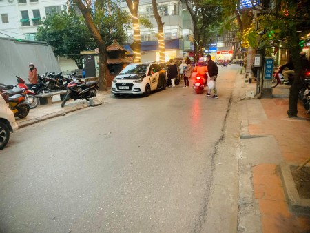 Mặt phố Trần Nguyên Đán, 40m, 5T, giá 7.2 tỷ: LH 0933967666.